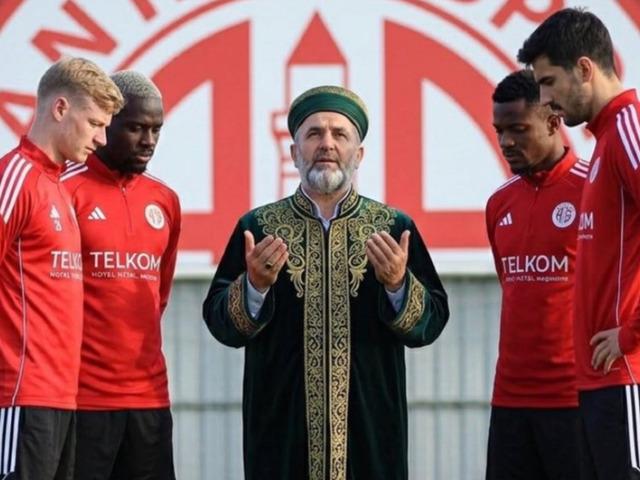 Galatasaray ma&ccedil;ı &ouml;ncesi Antalyaspor'da 'okunmuş su' krizi!