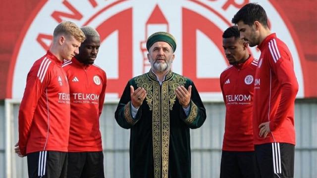 Galatasaray maçı öncesi Antalyaspor'da 'okunmuş su' krizi!