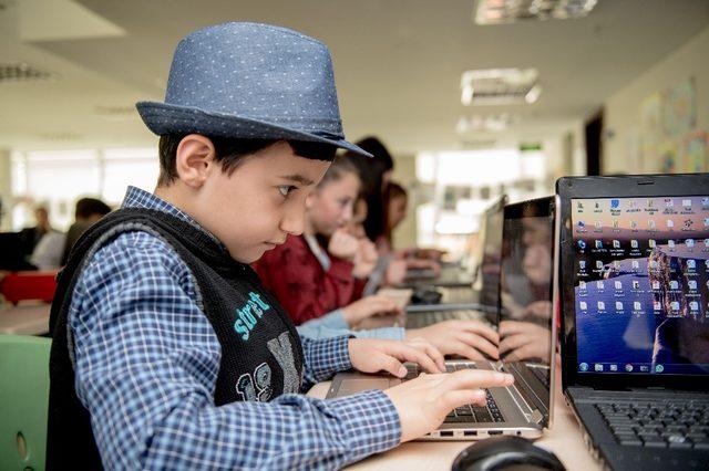 &Ccedil;ocuk Meclisinde robotik, kodlama ve &uuml;&ccedil; boyutlu tasarım eğitimi 3