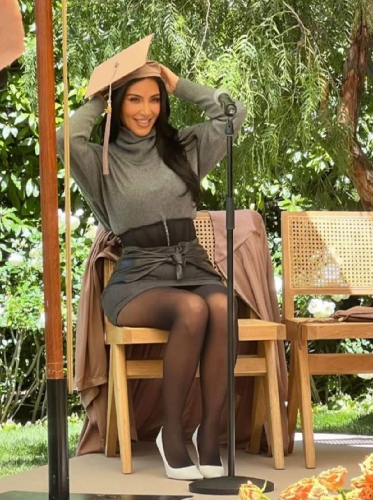 Kim Kardashian milyarder bir avukat olacaktı ama başaramadı! Baro sınavını ge&ccedil;emedi 1