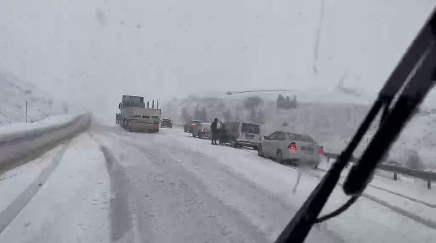 Erzurum&rsquo;da Mayıs&rsquo;ta kar s&uuml;rprizi