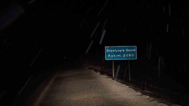 Erzurum&rsquo;da Mayıs&rsquo;ta kar s&uuml;rprizi 1