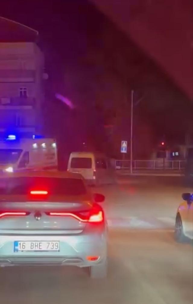 Bursa&rsquo;da ters şeride giren hafif ticari ara&ccedil; trafiği tehlikeye attı 1