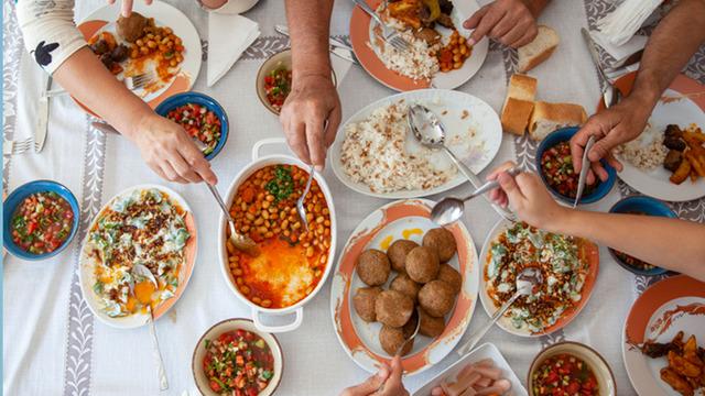 Akşam yemeğini bu saatte yiyen yaşadı! Uzmanlar açıkladı