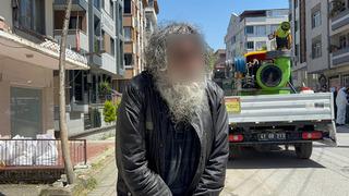 Kapısı açılınca polis bile dondu kaldı: Tavana kadar çöplerin arasından o çıktı!