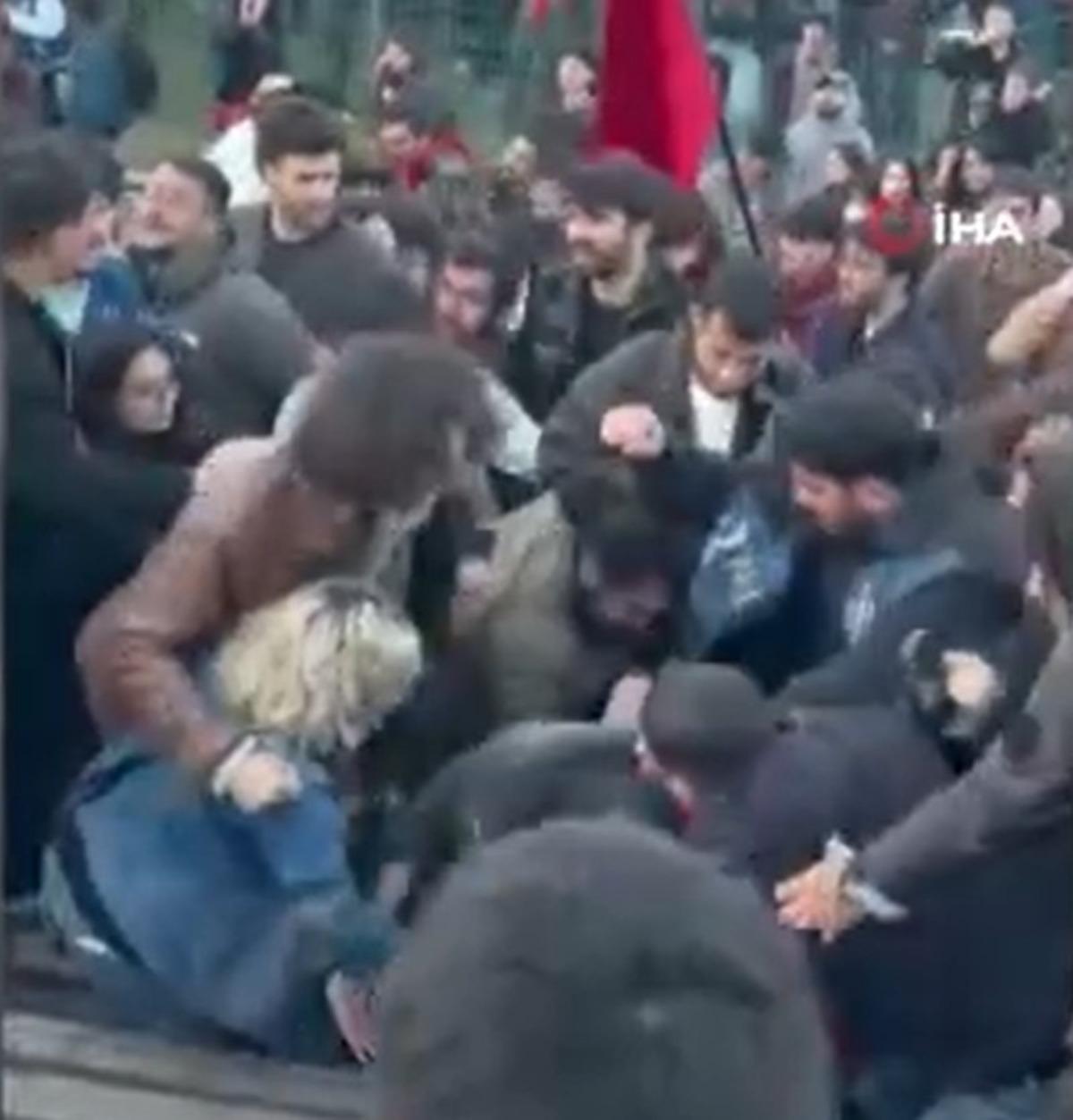 ODT&Uuml; de  T&uuml;rk bayraklı  protesto! Ortalık savaş alanına d&ouml;nd&uuml;: O anlar kamerada 1