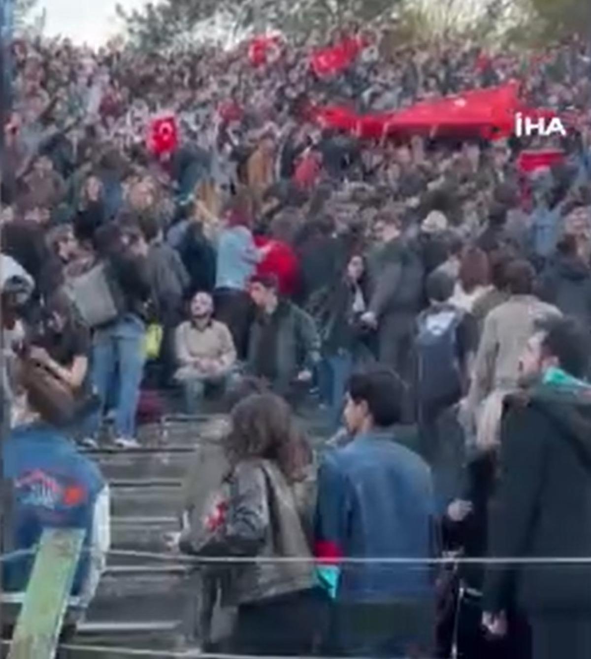 ODT&Uuml; de  T&uuml;rk bayraklı  protesto! Ortalık savaş alanına d&ouml;nd&uuml;: O anlar kamerada 5