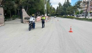 Burdur&rsquo;da 383 ara&ccedil; ve s&uuml;r&uuml;c&uuml;s&uuml; kontrol edildi