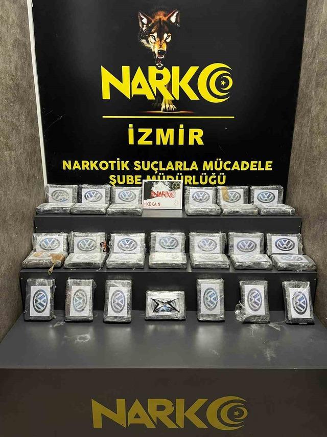 İzmir&rsquo;de zehir tacirlerine operasyon: 4 ş&uuml;pheli tutuklandı 1