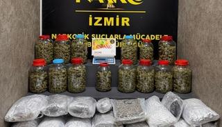 İzmir&rsquo;de zehir tacirlerine operasyon: 4 ş&uuml;pheli tutuklandı