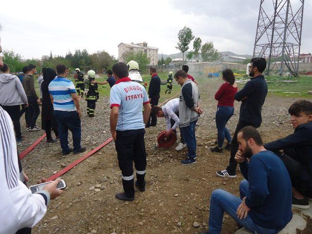 Bingöl’de geleceğin itfaiyecilerine uygulamalı eğitim