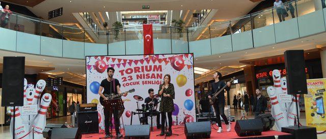 İGÜ 23 Nisan’ı Torium’da çocuklarla kutladı