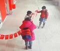 Minik ��rencilerin duyguland�ran T�rk bayra�� hassasiyeti...