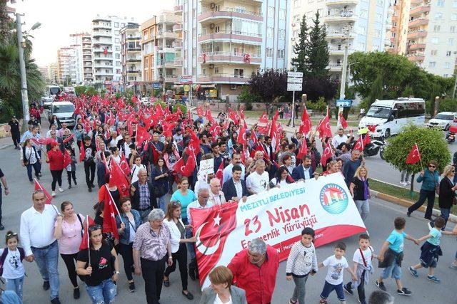 Mezitli’de 23 Nisan kutlamaları renkli görüntülere sahne oldu