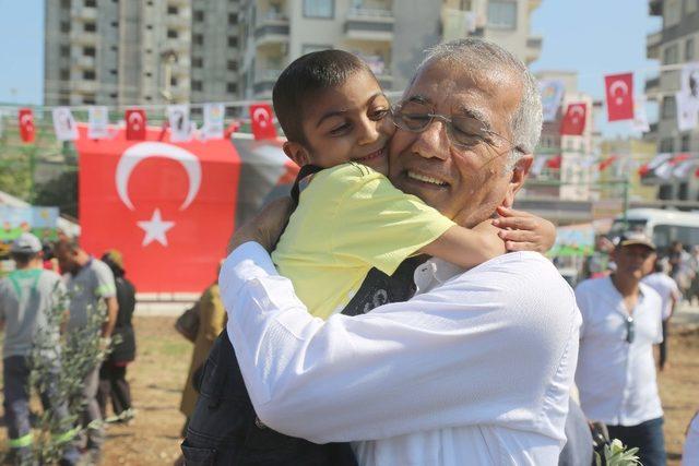 Mezitli’de onkoloji hastaları için zeytin koruluğu oluşturuldu