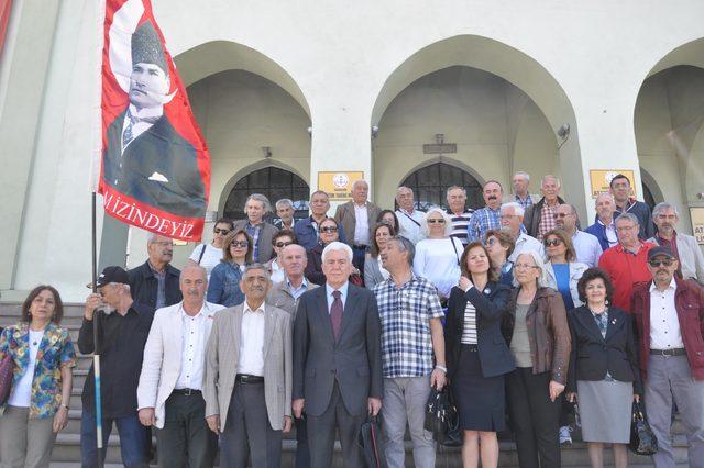 Atatürk Lisesi'nin 'niteliksiz okul' sayılmasına tepki