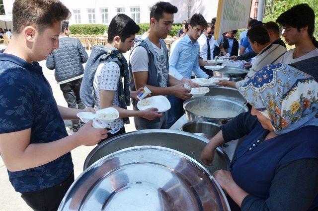 Milas’ta öğrenciler geleneksel keşkek gününde buluştu