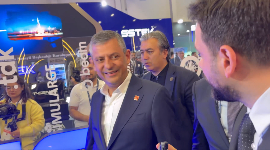 &Ouml;zg&uuml;r &Ouml;zel hayran kaldı! "Etkilenmediğim yok, hepsi harika"