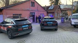 Bolu’da nafaka anlaşmazlığı yüzünden eşinin evine kurşun yağdıran koca yakalandı