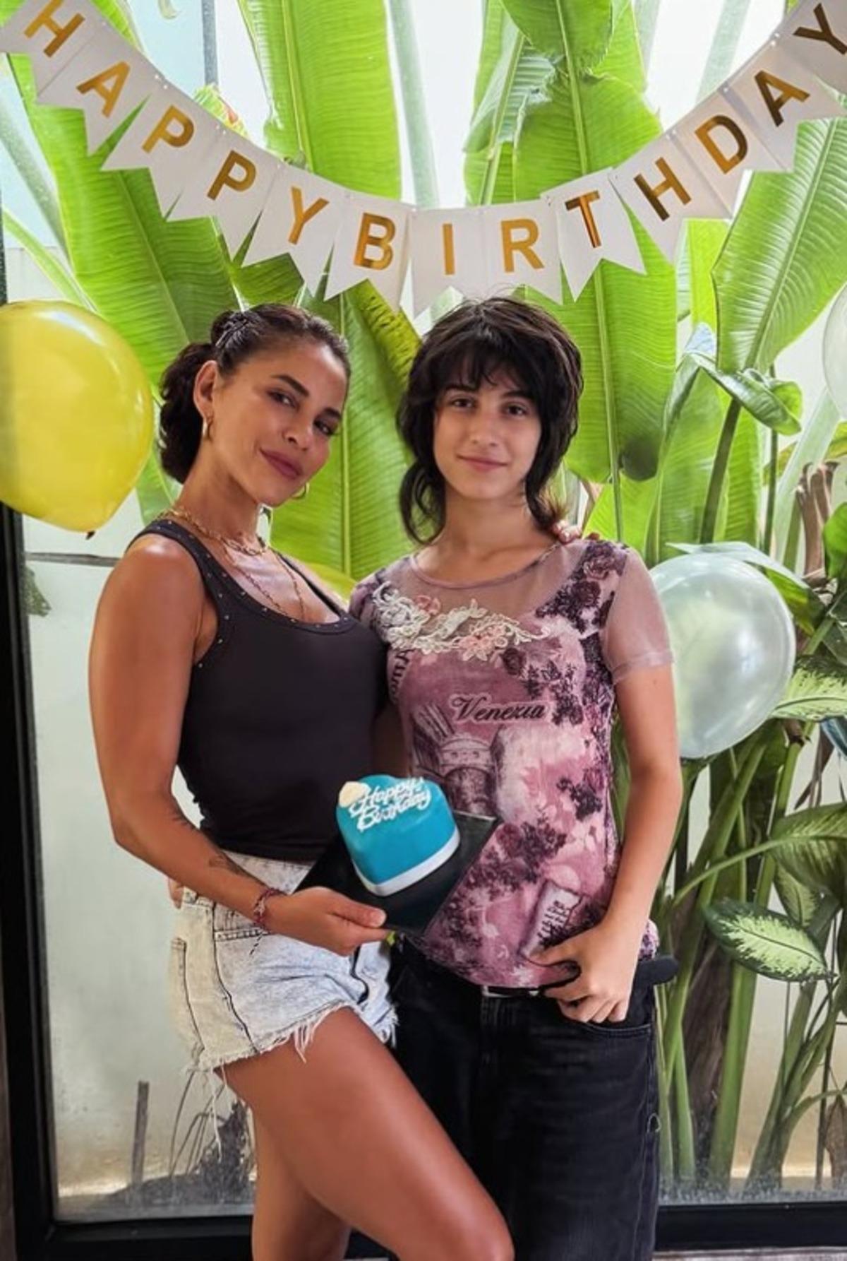 Irmak &Uuml;nal ın kızı Kayla kocaman oldu! G&ouml;renler şaştı kaldı 1
