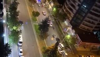 Diyarbakır&rsquo;da alkoll&uuml; baba ve oğlu dehşet sa&ccedil;tı: Ara&ccedil;tan i&ccedil;ki şişelerini attılar, 590 bin lira ceza yediler