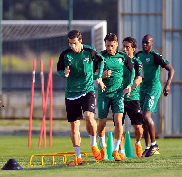 Bursaspor, Konyaspor ma&ccedil;ının hazırlıklarına eksik başladı 4