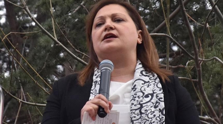 Burcu K&ouml;ksal "AK Parti'ye ge&ccedil;iyorum" diyerek duyurdu: "Erdoğan ile yarım saat g&ouml;r&uuml;şt&uuml;k"