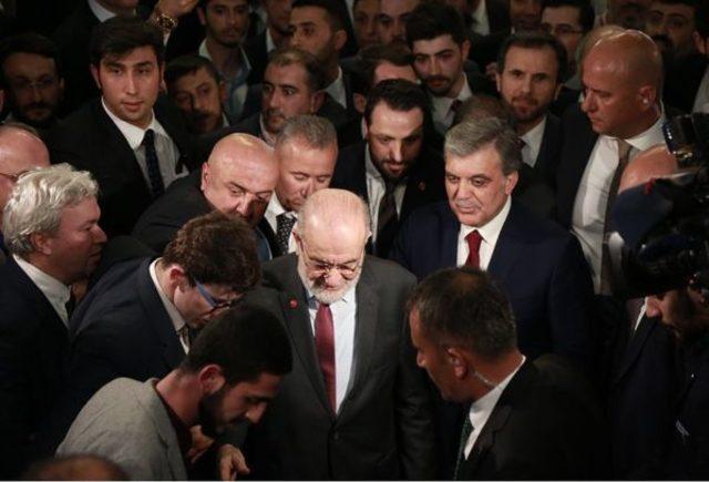 Abdullah Gül ve Temel Karamollaoğlu salona birlikte girdi