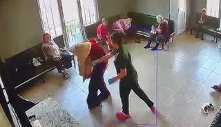 Yaşlı bakım merkezi değil sanki işkence evi! 