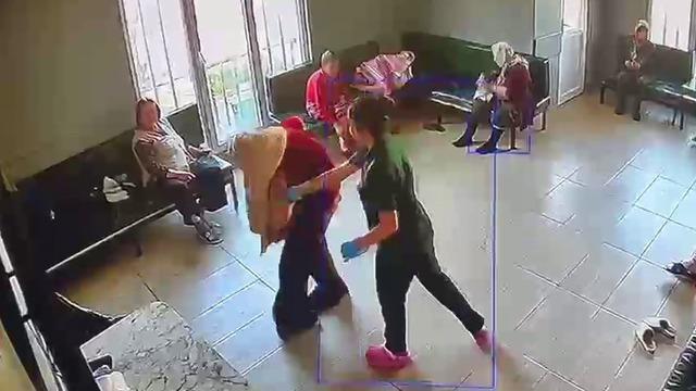 Yaşlı bakım merkezi değil sanki işkence evi! 