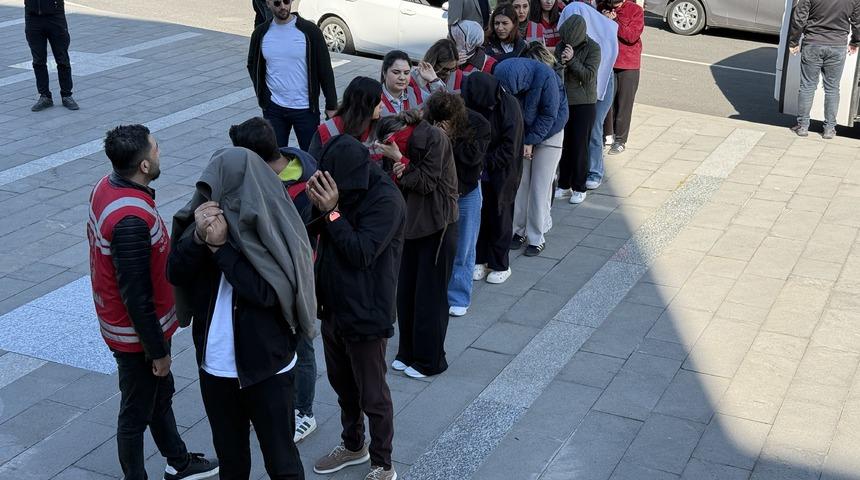 Tekirdağ merkezli dolandırıcılık operasyonunda yakalanan 12 ş&uuml;pheli tutuklandı