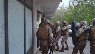 &Ccedil;ift&ccedil;iyi kumar masasında ağına d&uuml;ş&uuml;ren tefeci &ccedil;etesi &ccedil;&ouml;kertildi