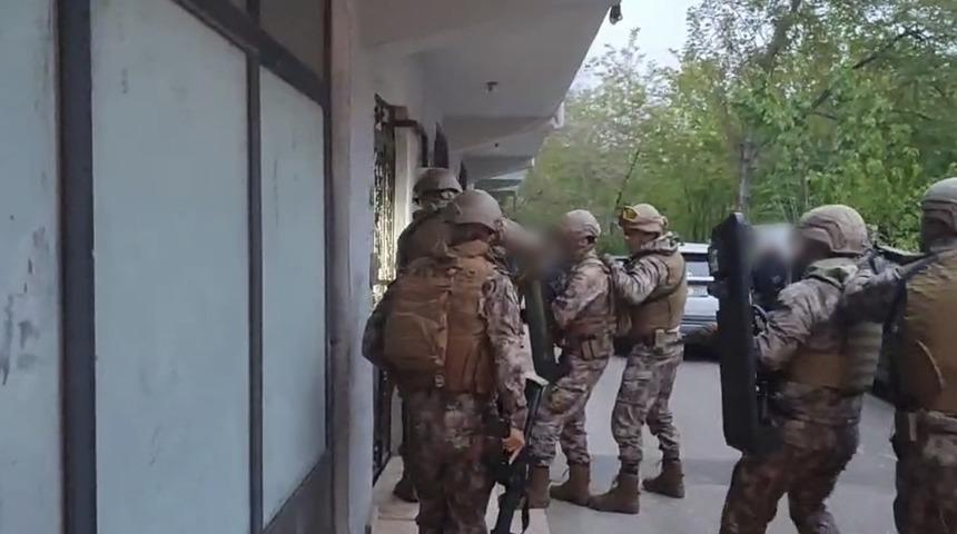 &Ccedil;ift&ccedil;iyi kumar masasında ağına d&uuml;ş&uuml;ren tefeci &ccedil;etesi &ccedil;&ouml;kertildi