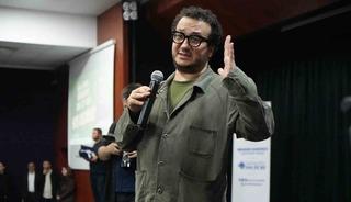 G&uuml;ndem olan konuşma: "Sosyal medya modern bir eroindir"