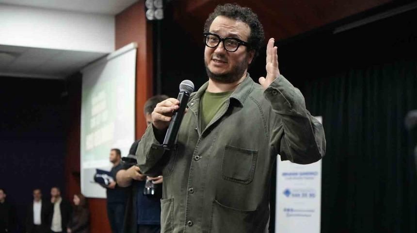 Prof. Dr. Oytun Erbaş&rsquo;tan g&uuml;ndem olan konuşma: "Sosyal medya modern bir eroindir"
