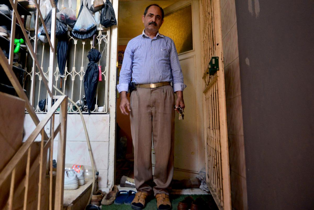 Ev eşyası taşırken polis &ccedil;evirdi hayatı alt&uuml;st oldu!  B&ouml;breklerimi de satsam &ouml;deyemem  2