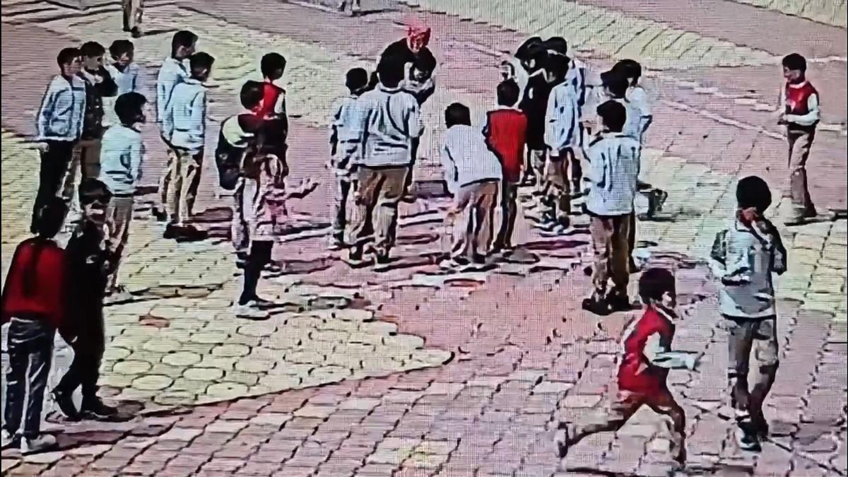 &Ouml;ğrencinin nefes borusuna mısır ka&ccedil;tı: &Ouml;ğretmeni hayatını kurtardı 1