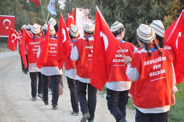 Çanakkale'de 10 bin Türk, dedelerinin izinde yürüdü