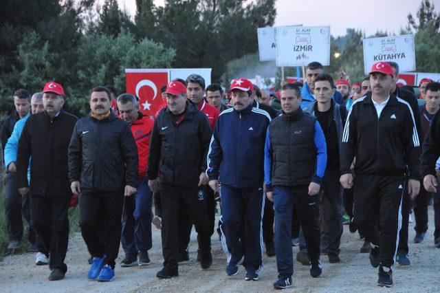 Çanakkale'de 10 bin Türk, dedelerinin izinde yürüdü