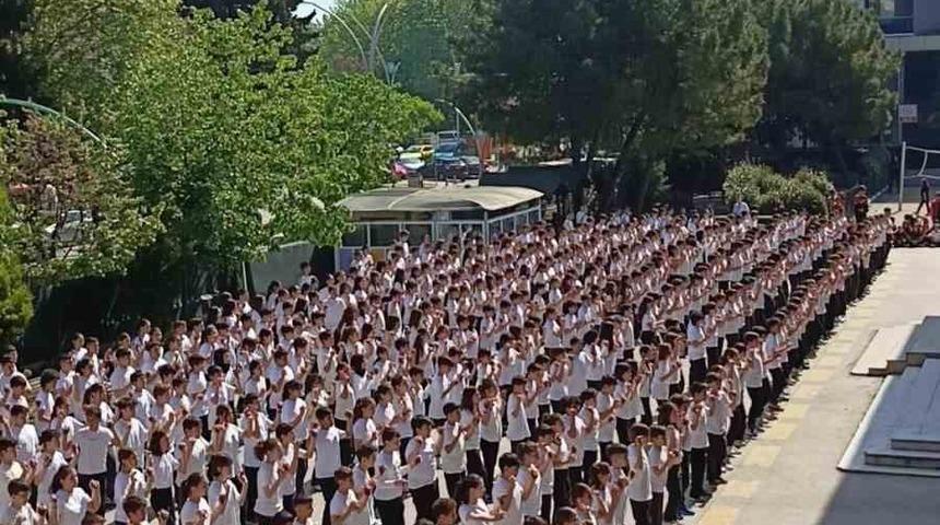 Kocaeli&rsquo;de 537 &ouml;ğrenciden dev kaşık oyunu 