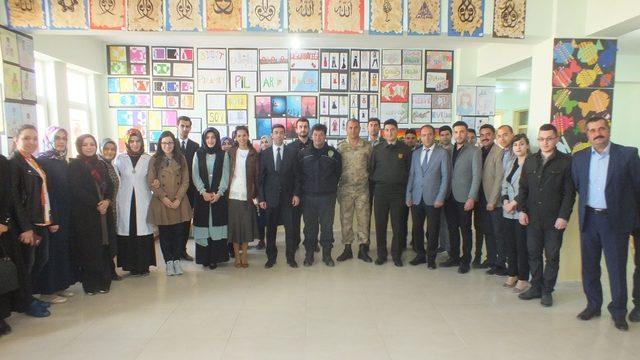 İmam Hatip Lisesinde Görsel Sanatlar sergisi açıldı