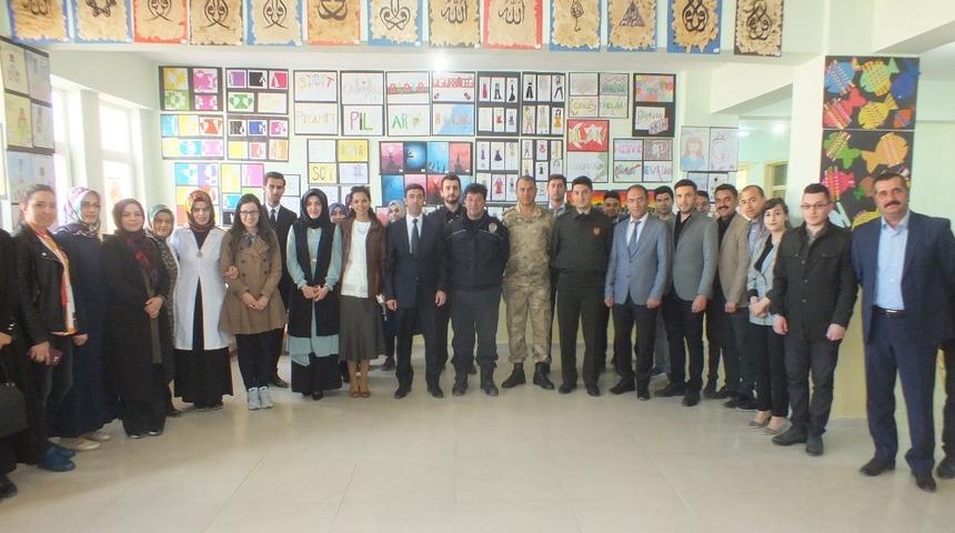 İmam Hatip Lisesinde Görsel Sanatlar sergisi açıldı