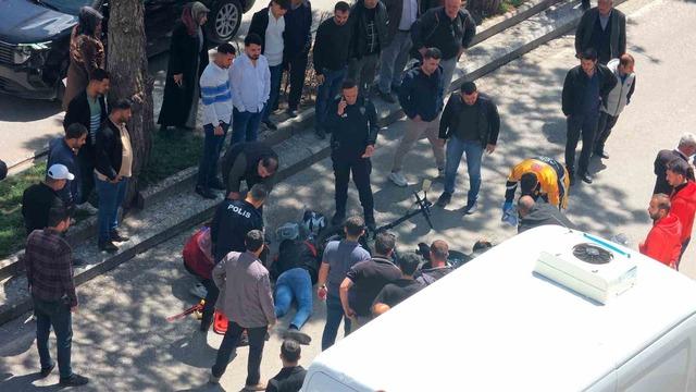 Tatvan’da motosiklet ile elektrikli bisiklet çarpıştı: 2 yaralı 6