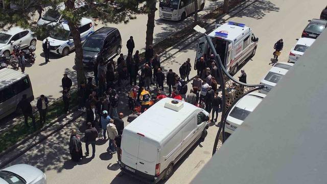 Tatvan’da motosiklet ile elektrikli bisiklet çarpıştı: 2 yaralı 3