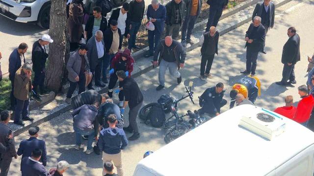 Tatvan’da motosiklet ile elektrikli bisiklet çarpıştı: 2 yaralı 1