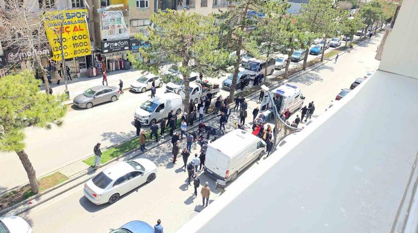 Tatvan&rsquo;da motosiklet ile elektrikli bisiklet &ccedil;arpıştı: 2 yaralı