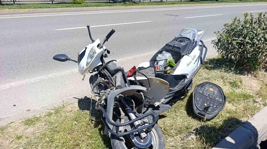 İki motosiklet &ccedil;arpıştı: 2 yaralı