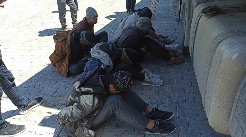 Erbaa&rsquo;da konteyner y&uuml;kl&uuml; tırda 7 ka&ccedil;ak g&ouml;&ccedil;men yakalandı