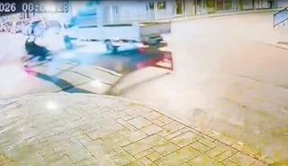 Keşan&rsquo;da 2 kişinin yaralandığı kaza g&uuml;venlik kamerasına ansıdı