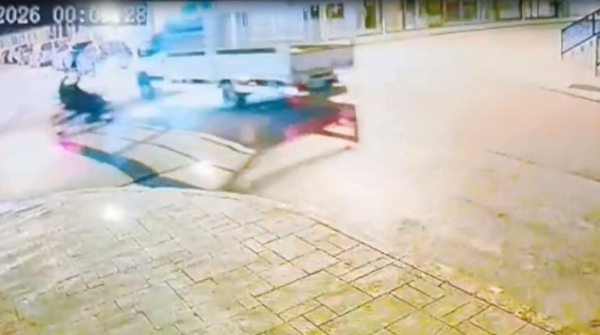 Keşan&rsquo;da 2 kişinin yaralandığı kaza g&uuml;venlik kamerasına ansıdı